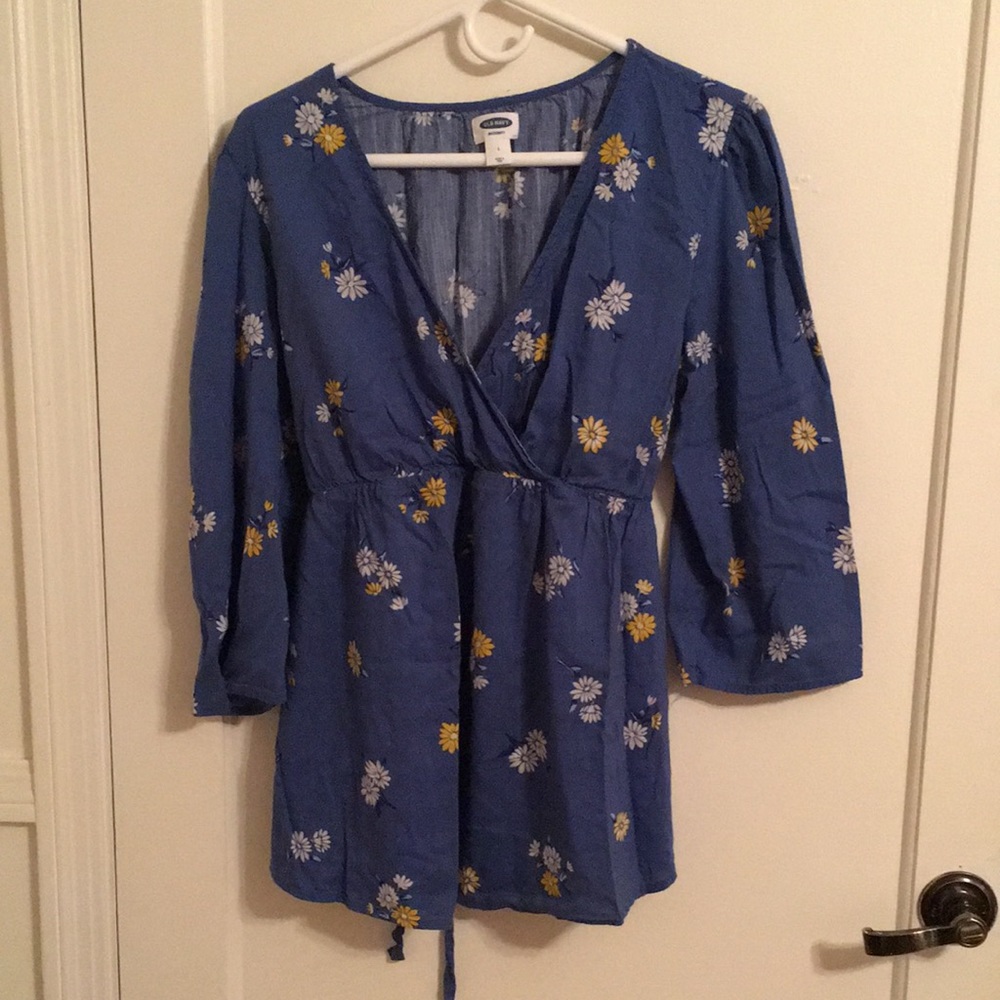 Lightweight maternity blouse
